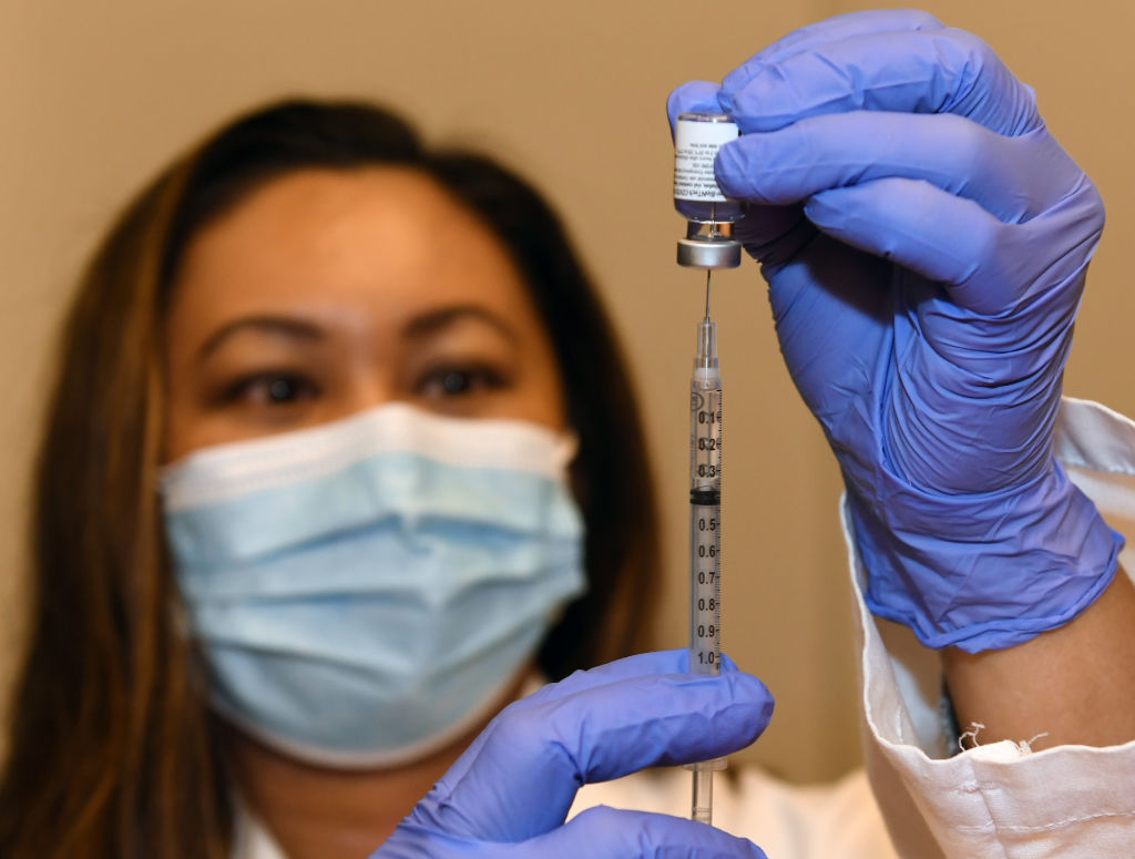 UNLV Begins To Vaccinate Medical School Students For COVID-19