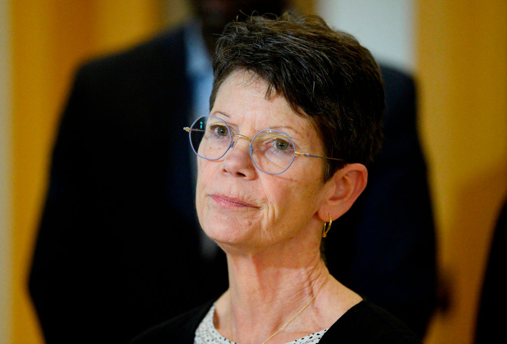 Hospital experts explain: Why does social distancing push models COVID-19 peak later?