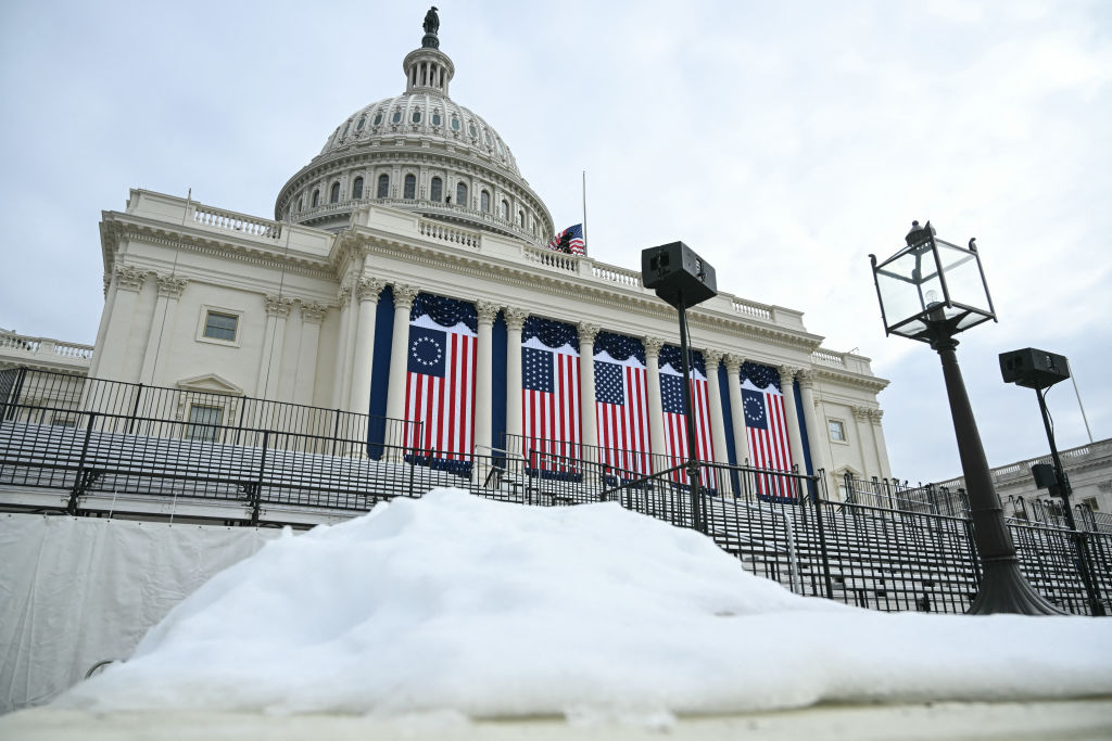 TOPSHOT-US-POLITICS-INAUGURATION-TRUMP-WEATHER