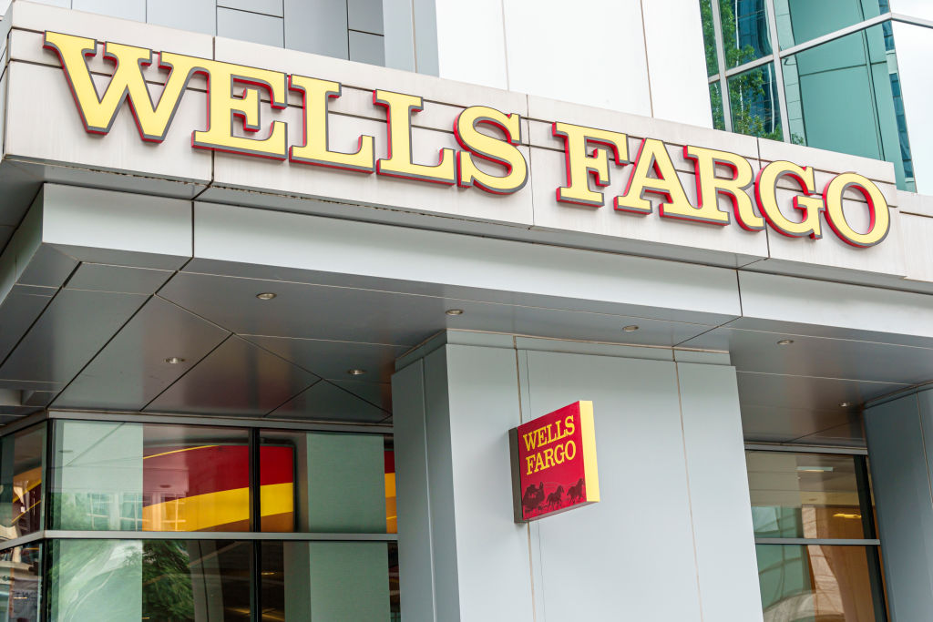 Charlotte, North Carolina, Wells Fargo bank branch building